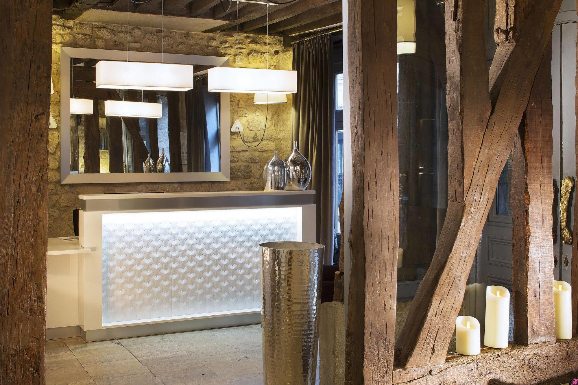Jacques De Molay Hotel